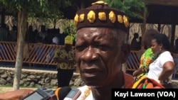 Togbui Agokoli VI, Roi des Ewé, président des chefs traditionnels du Togo, forum a été initié par l’ONG Alafia, à Lomé, Togo, le 25 octobre 2016. (VOA/Kayi Lawson)