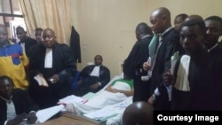 Le député provincial de Kinshasa Gérard Mulumba a comparu "devant un tribunal qui a siégé dans son lieu d'hospitalisation", à Kinshasa, RDC, 23 février 2018. (Twitter/Wakenge)