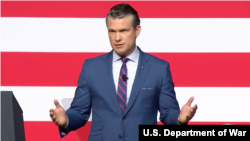 资料照片：美国战争部长海格塞斯(2025年9月30日)