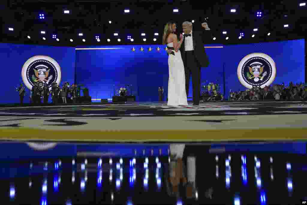 Танец Дональда Трампа и его супруги Мелании на &laquo;Балу свободы&raquo;.