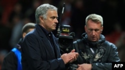 L’entraîneur portugais de Manchester United, Jose Mourinho, lors du match de football du groupe H entre Manchester United et Valence à Old Trafford à Manchester, au nord-ouest de l'Angleterre, le 2 octobre 2018.