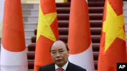 Vietnamese Prime Minister Nguyen Xuan Phuc speaks during a joint press briefing with Japanese Prime Minister Shinzo Abe following their meeting at Phuc's Cabinet Office in Hanoi, Jan. 16, 2017.