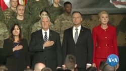 Pologne: Mike Pence visite une base aérienne avec Andrzej Duda