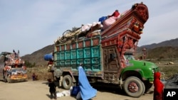 پاکستاني چارواکو ویلي چې یوازې د پنجشنبې په ورځ ۳ زره افغان کډوال بیرته هیواد ته ستانه شول. 