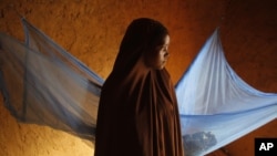 Zali Idy, 12 ans, mariée de force à 11 ans à un homme de 23 ans à Hawkantaki au Niger, le 18 juillet 2012.