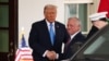 Presidenti Donald Trump dhe Mbreti i Jordanisë Abdullah shtërngojnë duart në Shtëpinë e Bardhë më 11 shkurt, 2025/Reuters