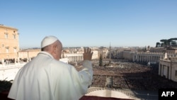 Le pape François peu avant son traditionnel discours "Urbi et Orbi" (à la ville de Rome et au monde, le 25 décembre 2019.
