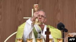 Le pape célèbre la messe à Dublin, en Irlande, le 26 août 2018.