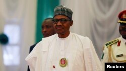 Le président Muhammadu Buhari assiste à l'ouverture de la 56e session ordinaire de l'Autorité des chefs d'État et de gouvernement de la CEDEAO à Abuja, Nigeria, le 21 décembre 2019.