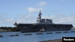 资料照片：日本海上自卫队“伊势”号直升机驱逐舰抵达美国夏威夷珍珠港-希卡姆联合基地，准备参加“环太平洋”军事演习。(2018年6月26日)