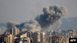 လက်ဘနွန်တောင်ပိုင်း Tyre မြို့စွန်မှာ အစ္စရေးလေကြောင်းတိုက်ခိုက်မှုခံရတဲ့မြင်ကွင်း။ (အောက်တိုဘာ ၃၁၊ ၂၀၂၄)
