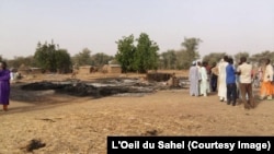 Les maisons incendiées à Moskata lors d'une incursion de Boko Haram, à l'extrême nord du Cameroun, 17 août 2017. (Photo : Journal l'Oeil du Sahel)