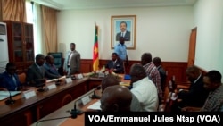 Audience entre le ministre des transports et les promoteurs des agences de voyage, Yaoundé, Cameroun, 3 novembre 2017. (VOA/Emmanuel Jules Ntap).