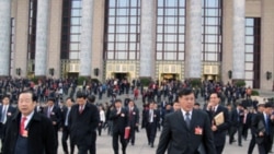 2009年“两会”代表步出人大会堂(资料照片)