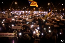 Demonstrators hold banners reading in Catalan "Freedom for political prisoners" in Barcelona, Spain, Tuesday, Jan. 16, 2018