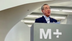 香港西九文化区管理局主席唐英年11月11日会见传媒，他强调会确保M+博物馆所有展品都符合国安法等法律要求，同时亦会维护表达及创作自由 (美国之音/汤惠芸)