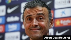 Luis Enrique, l'entraîneur de Barcelone, lors d'une conférence de presse avant un match contre le Real Madrid en Espagne, le 2 décembre 2016.