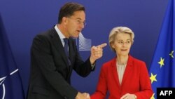 Генеральний секретар НАТО Марк Рютте та голова Єврокомісії Урсула фон дер Ляйєн, 29 жовтня 2024. Photo by Simon Wohlfahrt / AFP