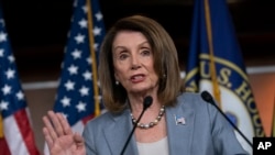 
La Présidente de la Chambre des représentants, Nancy Pelosi, élue de la Californie, devant la presse au Capitol Hill, à Washington, le 9 mai 2019.
