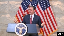 Спікер Палати представників Конгресу США Майк Джонсон виступає перед пресою в Капітолії США у Вашингтоні, округ Колумбія, 5 грудня 2024 року. (AFP)