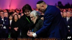 Роуз Жироне на церемонии в мемориальном комплексе на месте бывшего концлагеря Аушвиц-Биркенау, 27 января 2025 года