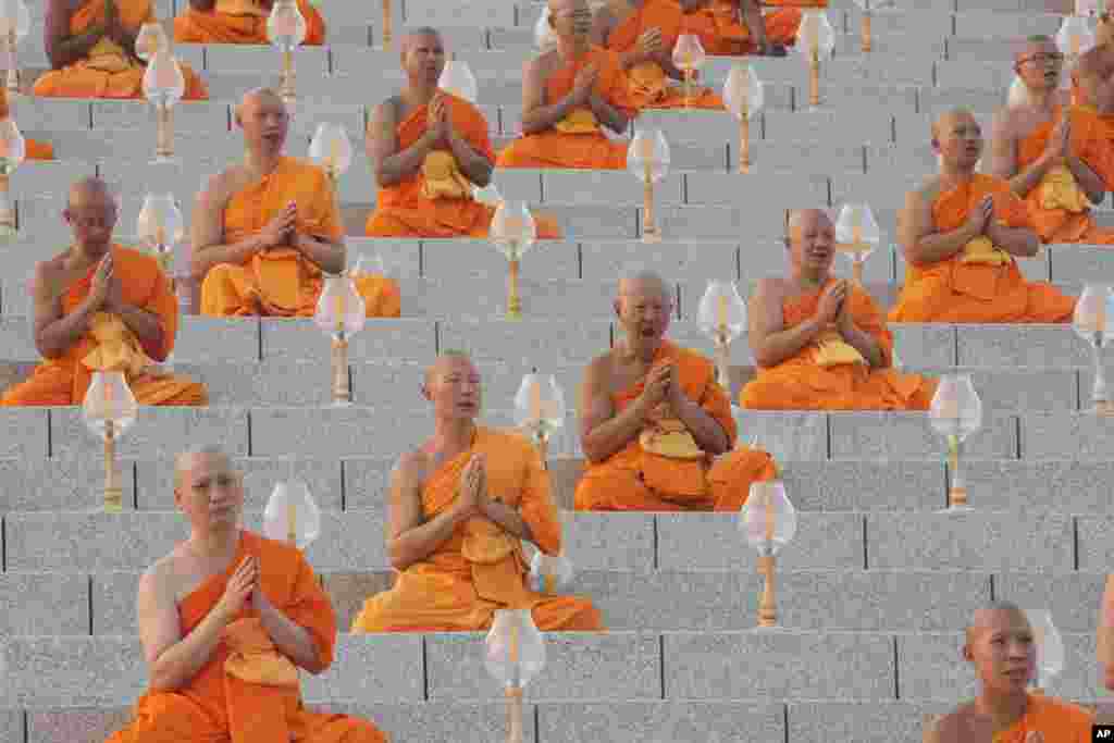 Thai Buddhist monks pray as they gather at Wat Dhammakaya temple to participate in Makha Bucha Day ceremonies in Pathum Thani, Thailand. (AP Photo/Sakchai Lalit)