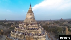 People wait to see the sunset from the top of Shwesandaw Pagoda in the ancient city of Bagan February 13, 2015. REUTERS/Soe Zeya Tun