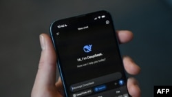 Додаток DeepSeek на мобільному телефоні, Пекін, 27 січня 2025 року. GREG BAKER/AFP