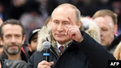 Le président Vladimir Poutine, candidat à sa propre succession, lors d'un rassemblement de campagne pour la présidentielle, au stade Luzhniki, Moscou, 3 mars 2018.