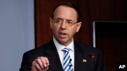 美国司法部副部长罗森斯坦2019年2月25日在华盛顿智库战略与国际研究中心(CSIS)演讲（美联社）