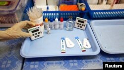 Faayilii - Laabraatoorii dhukkubni Eedsii itti qoratamu