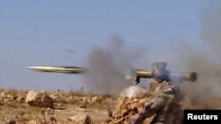 L'Observatoire syrien des droits de l'homme (OSDH) a pour sa part faitattribué la coupure de courant à une explosion provoquée par des tirs d'artillerie des rebelles 