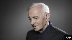 Le chanteur Charles Aznavour à Paris, le 16 novembre 2017.