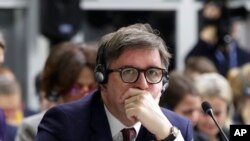 Архівне фото: Помічник держсекретаря США у справах Європи та Євразії Джеймс О’Браєн бере участь у пленарному засіданні Ради міністрів Організації з безпеки та співробітництва в Європі в Скоп’є, Північна Македонія, 30 листопада 2023 року.