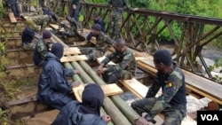 Le conflit a déjà fait plus de 3.000 morts en trois ans et forcé plus de 700.000 civils à fuir leurs domiciles dans les deux provinces, selon les ONG.