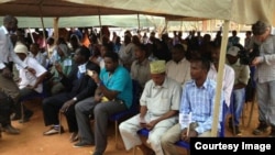 Koomishineeriin UNHCR Dhadhaab daawwate. 