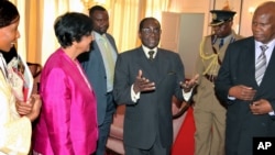 FILE: United Nations High Commissioner for Human Rights Navi Pillay, left, meets Zimbabwean President Robert Mugabe at State House in Harare, Wednesday, May 23, 2012. Pillay is on a first ever mission by a UN Human Rights chief to Zimbabwe, at the invitation of the Government. (AP Photo/Tsvangirayi Mukwazhi)
