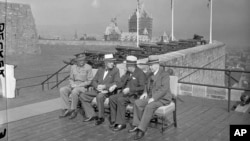 Квебекская конференция, 1944 года. Слева направо: Александр Кембридж, граф Атлон, президент США Франклин Рузвельт, премьер-министр Великобритании Уинстон Черчилль и премьер-министр Канады Маккензи Кинг.