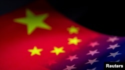 资料图片：美中国旗(路透社)