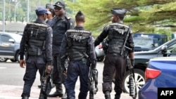 Des policiers dans les rues de Malabo, Guinée Equatoriale, 3 février 2015.