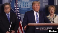 Le président américain Donald Trump, lors du briefing quotidien sur le coronavirus, à la Maison Blanche, le 23 mars. 2020. REUTERS / Jonathan Ernst