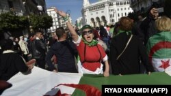 Manifestation du mouvement algérien Hirak dans la capitale Alger, le 21 février 2020. (Photo: RYAD KRAMDI / AFP)