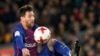 L'attaquant argentin Lionel Messi, de Barcelone, contrôle le ballon lors du match aller du FC Barcelone contre le Celta de Vigo, au Camp Nou, le 11 janvier 2018. / AFP PHOTO / LLUIS GÈNE