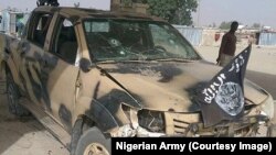 Véhicule de Boko Haram abandonné après une attaque à Dikwa, État de Borno, Nigéria, le 24 février 2016.