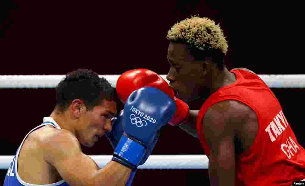 &nbsp;Samuel Takyi of Ghana in action against Ceiber Avila of Colombiain the&nbsp;Men&#39;s Featherweight - Quarterfinal. REUTERS/Yara Nardi