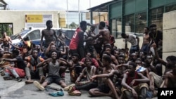 Plus de 100 migrants se sont introduits de force sur le territoire espagnol de Ceuta, Maroc, le 22 août 2018.