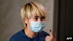 中国异议人士王靖渝的未婚妻吴欢在乌克兰一处安全屋接受美联社采访。（2021年6月30日）