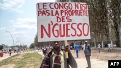 Le climat politique reste tendu au Congo trois mois après la présidentielle du 20 mars remportée par Denis Sassou Nguesso. Cette photo a été prise lors d'une manifestation à Brazzaville, le 27 septembre 2015.