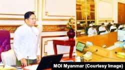 နေပြည်တော်မှာ ကျင်းပတဲ့ ပြည်ထောင်စုအစိုးရအဖွဲ့အစည်းအဝေးအတွင်း တက်ရောက်အမှာစကားပြောကြားနေတဲ့ စစ်ကောင်စီဥက္ကဋ္ဌ ဗိုလ်ချုပ်မှူးကြီး မင်းအောင်လှိုင် (ဇန်နဝါရီ ၁၇၊ ၂၀၂၅)